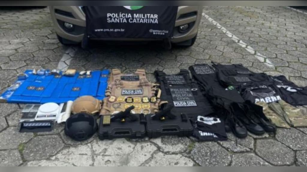 Operação em Brusque revela uso ilegal de fardas da Polícia Civil