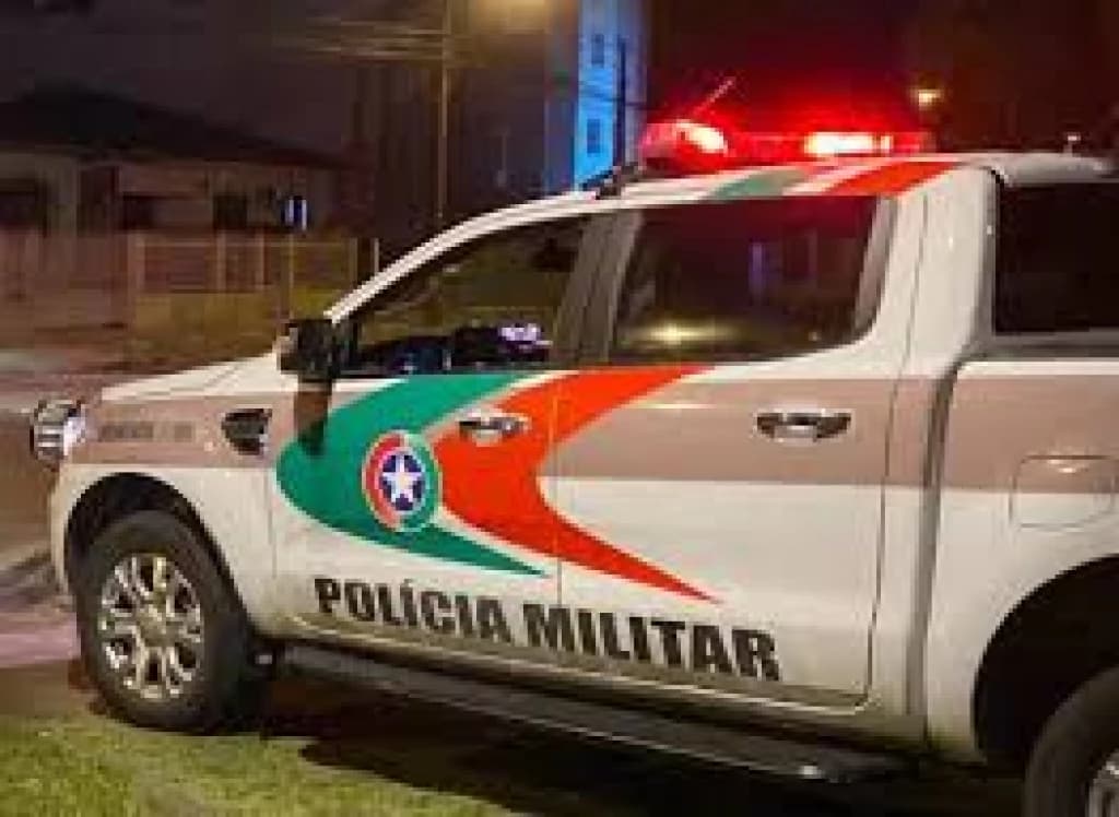Esposa surta de ciúmes e esfaqueia marido em SC