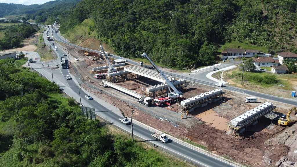 Após anos de atraso, duplicações das BRs 470 e 280 recebem investimento bilionário