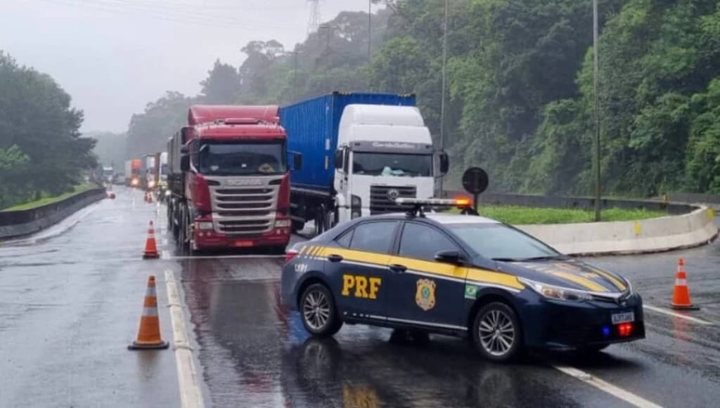 Trânsito da BR-376 é liberado parcialmente nesta manhã