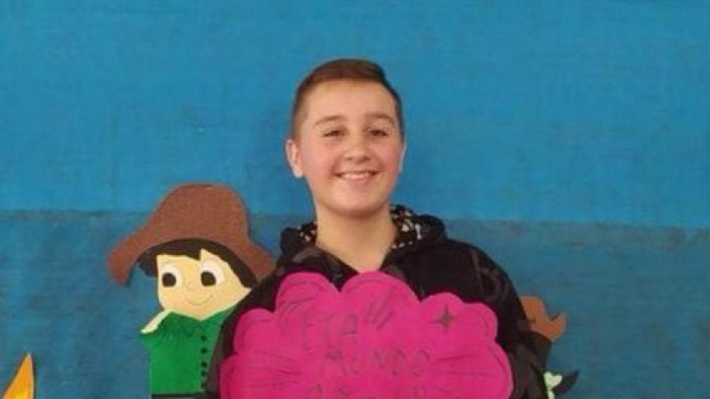 Adolescente de 15 anos morre em colisão entre carro e moto