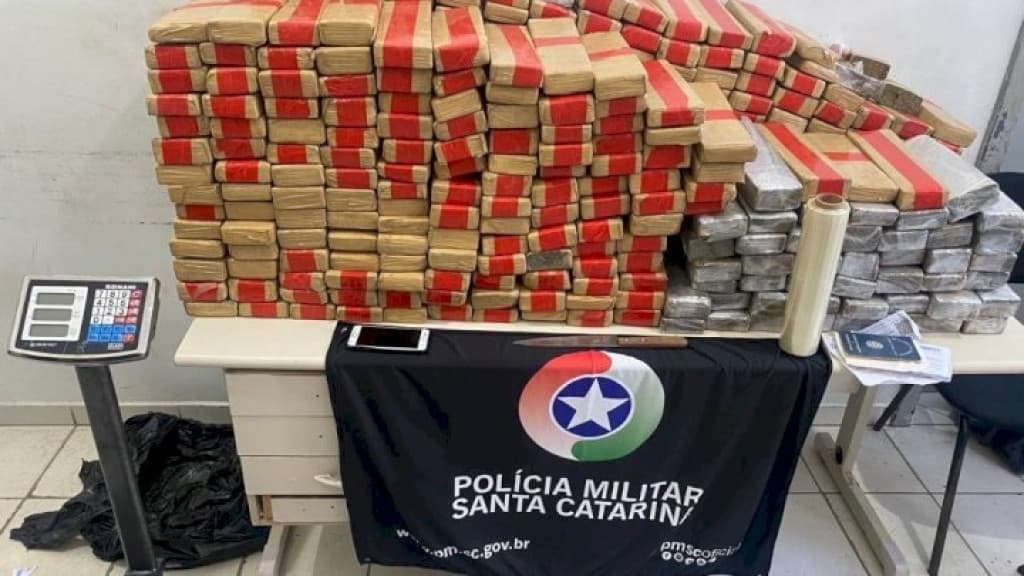 PM apreende mais de 300kg de maconha após denúncia anônima