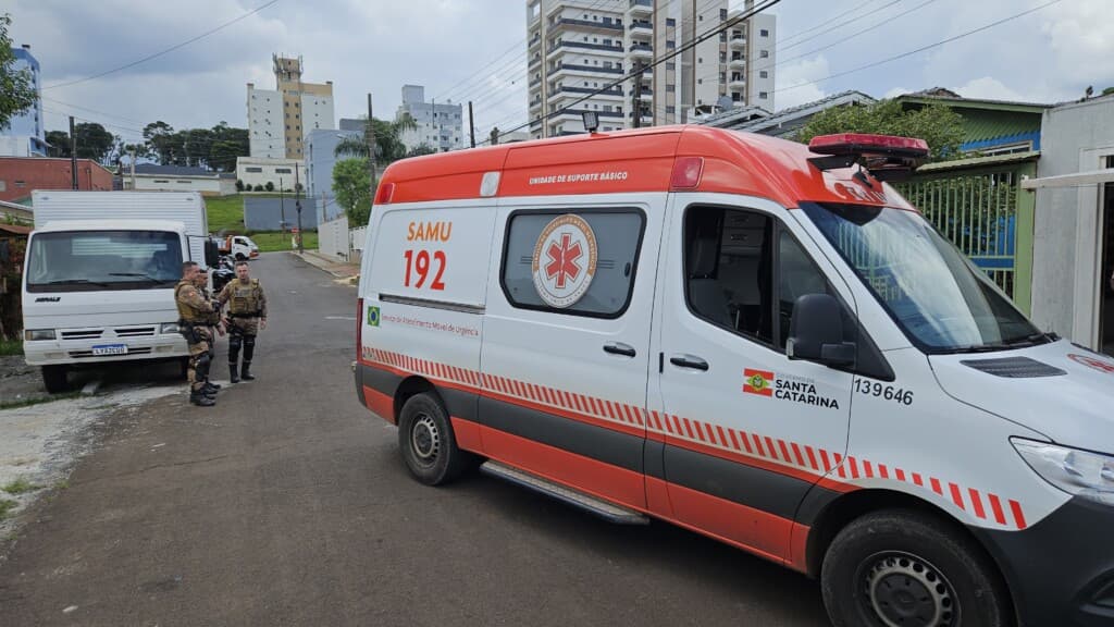 Briga entre vizinhos termina com homem morto a facadas