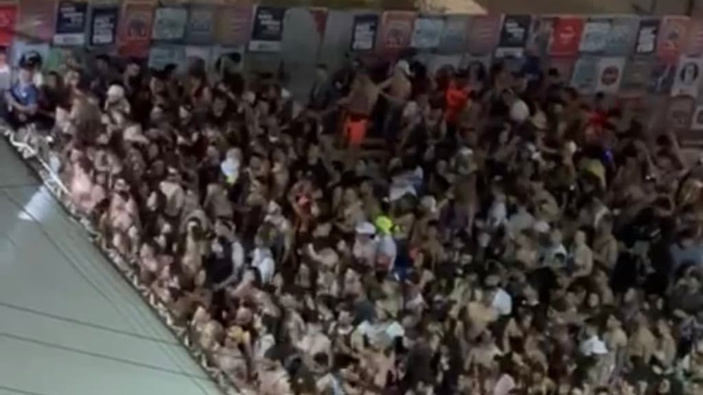 “Ei Lula, vai tomar no…”: milhares de jovens fazem “coro” no Universipraia, em Laguna
