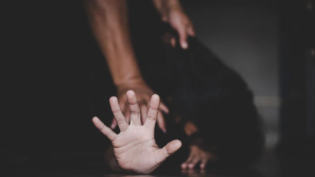 Mulheres atraem homens para roubo e fingem sequestro em Palhoça