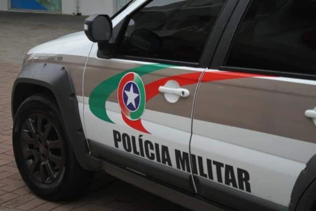 Homem é esfaqueado dentro de casa em Itapema