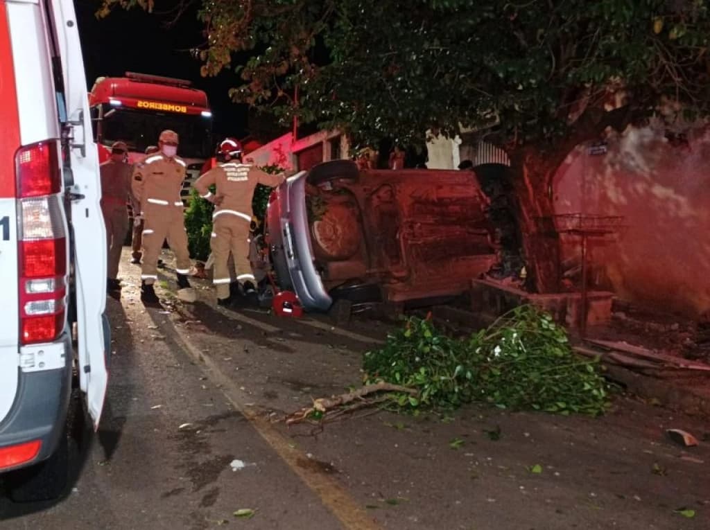 Jovem faz live em motel com 3 mulheres e acaba assassinado,  no Paraná