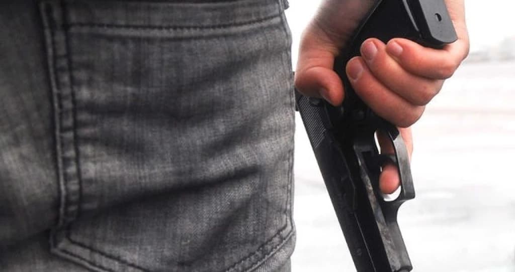 Namorado de adolescente é suspeito de tentar matar pais e irmão da menina em SC