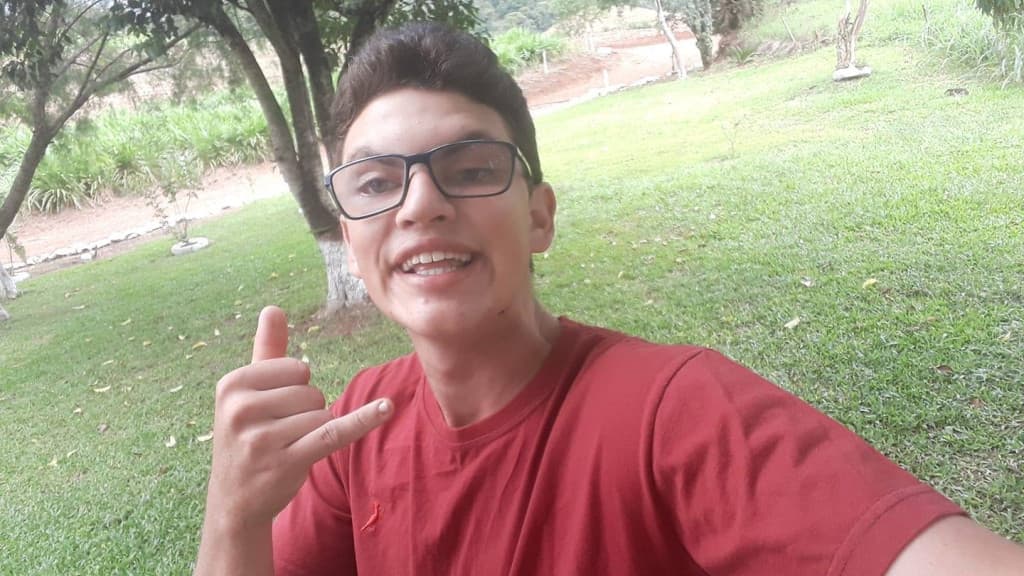 Jovem de 18 anos morre após cair dentro de desensiladeira agrícola