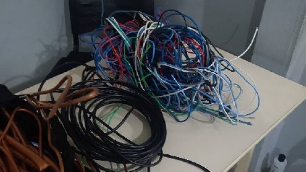 Bandido atrapalhado pula de prédio para fugir da PM mas acaba detido