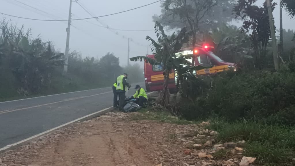 Motociclista morre em grave acidente envolvendo caminhão na SC-114