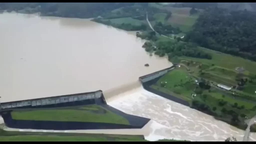Alto Vale em alerta: Barragens reagem às fortes chuvas e começam a verter