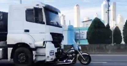 Caminhoneiro que arrastou casal de moto por mais de 20km na BR101 é condenado