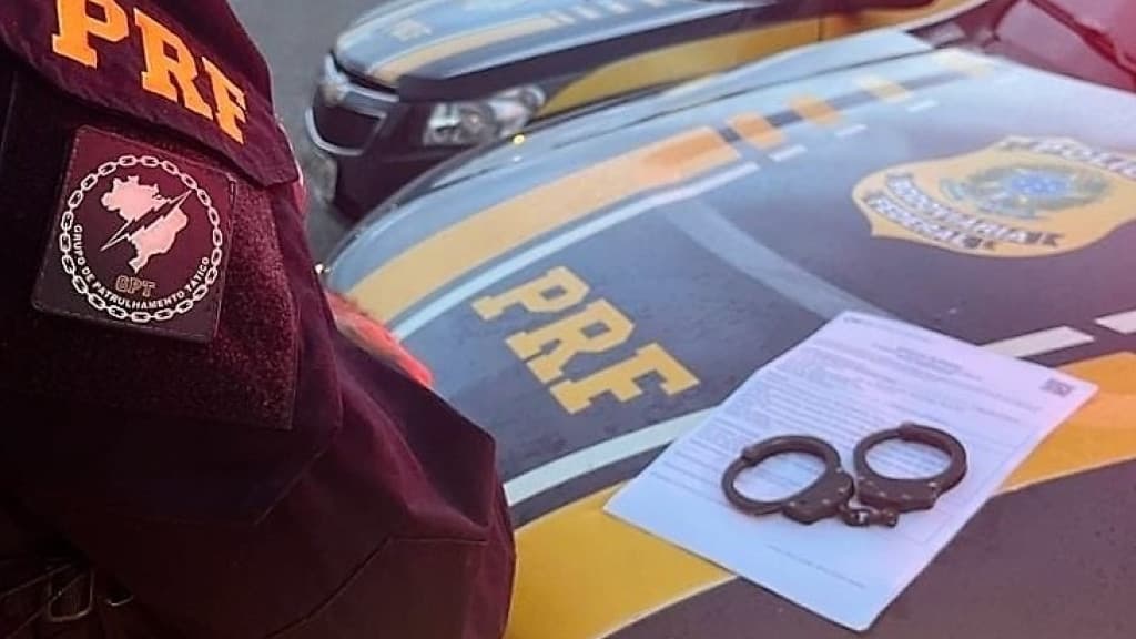 Dois foragidos da justiça são presos na BR-101 em Itapema e Itajaí