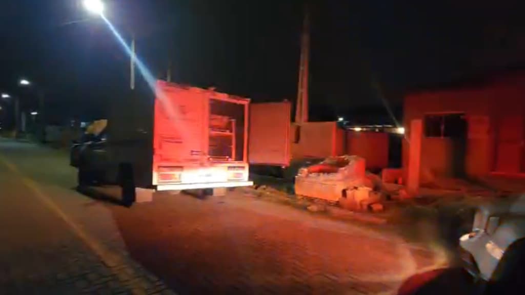 Construtor é achado morto em caixa de massa com tiro no abdômen
