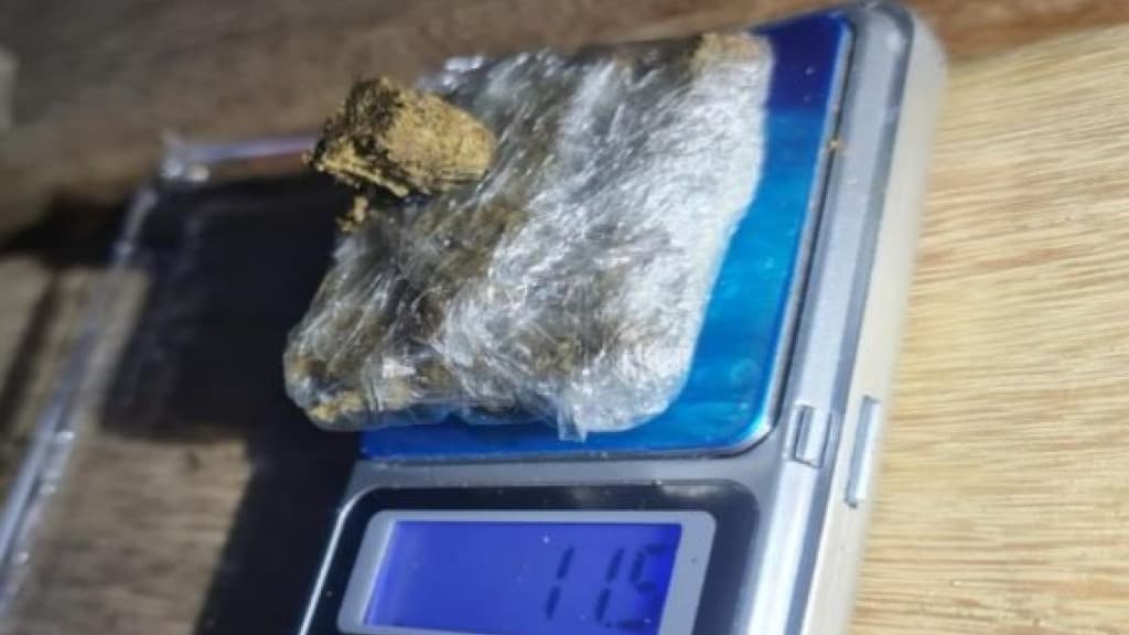 Adolescente é flagrado com drogas nos arredores de escola em SC