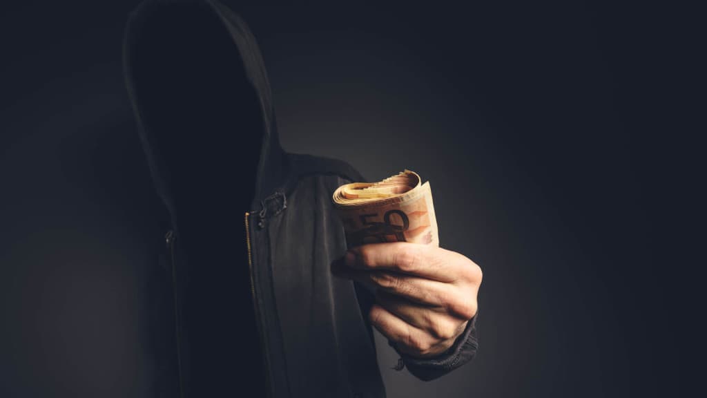 Casal que extorquiu homem com “golpe dos nudes” é condenado