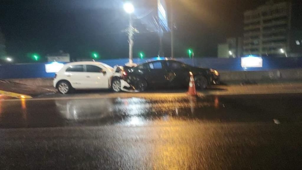 Motorista embriagado provoca acidente na BR-101, em Itapema, e foge