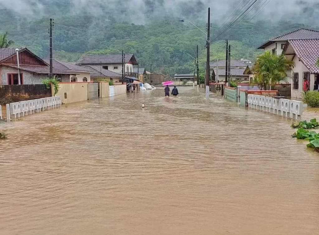 Itapema, Tijucas e região permanecem em alerta de alto risco
