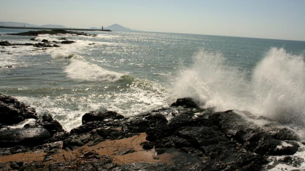 Ciclone deixa mar agitado e risco de alagamentos no Litoral catarinense
