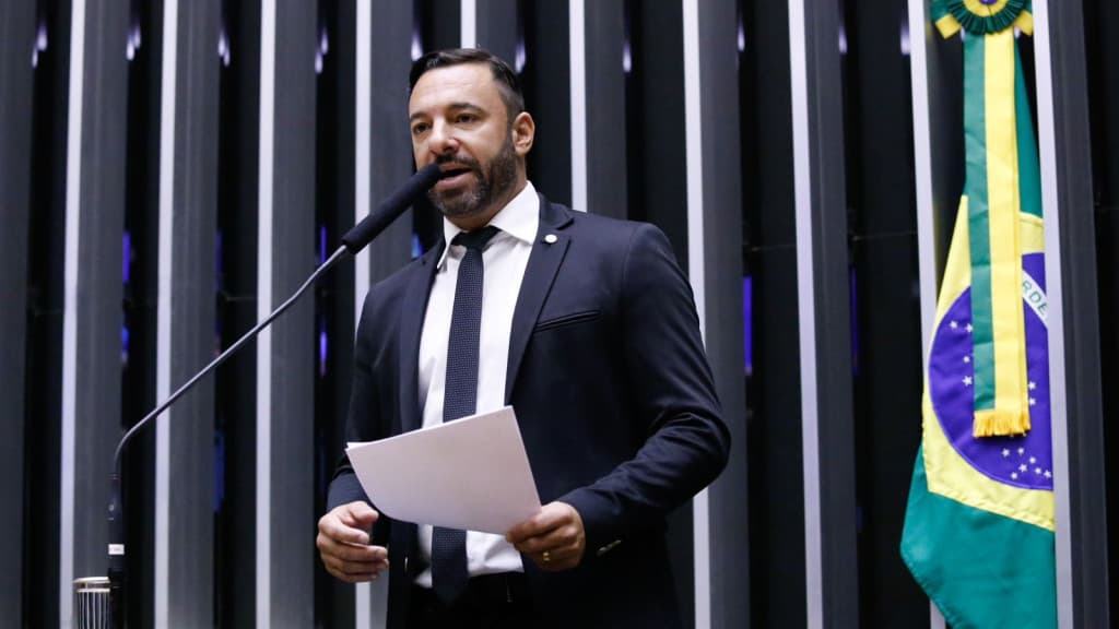 Deputados pedem a prisão de “Sombra de Lula” após vídeo no Planalto