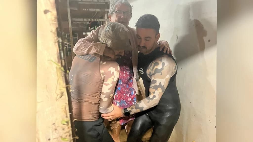 VÍDEO: Idosa de 92 anos é resgatada dentro de casa, em São João Batista