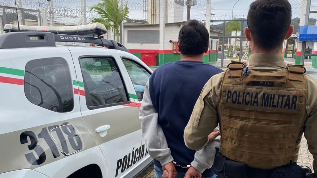 Foragido da justiça é flagrado pelas ruas de Balneário Camboriú