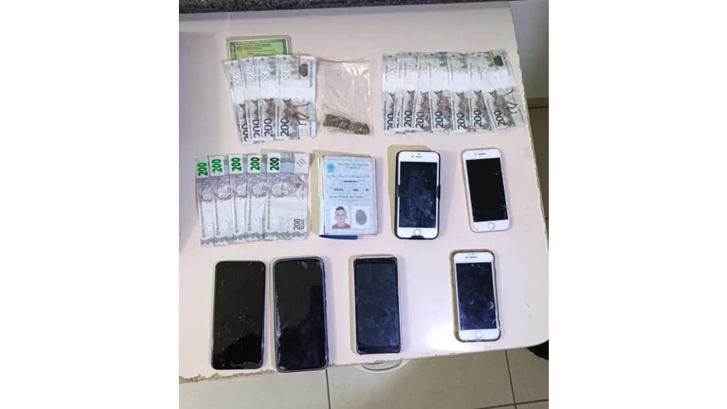 Criminoso ostenta em tabacaria de Porto Belo e acaba preso