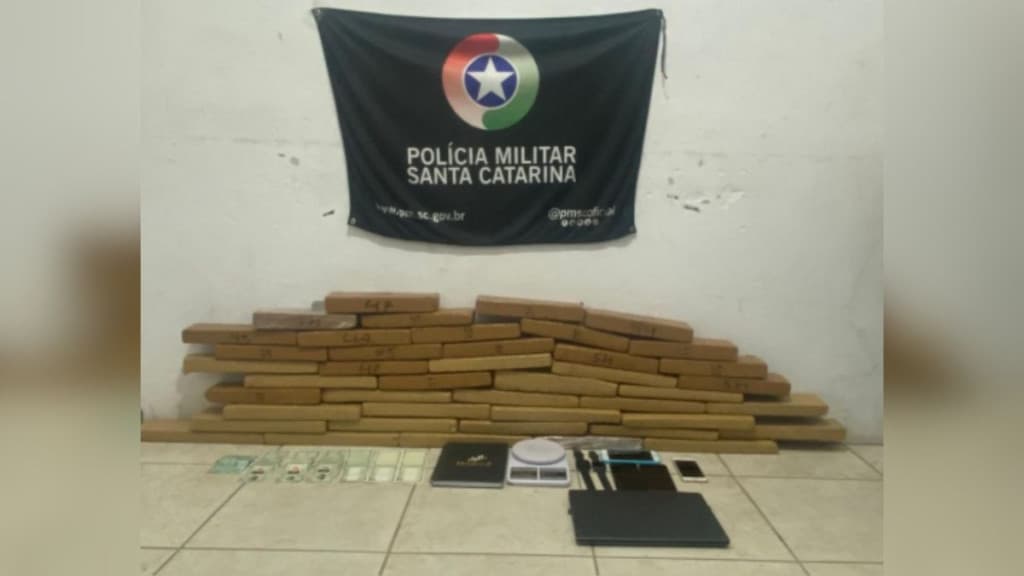 Criminoso desiste de fuga ao lembrar da filha e se entrega à polícia