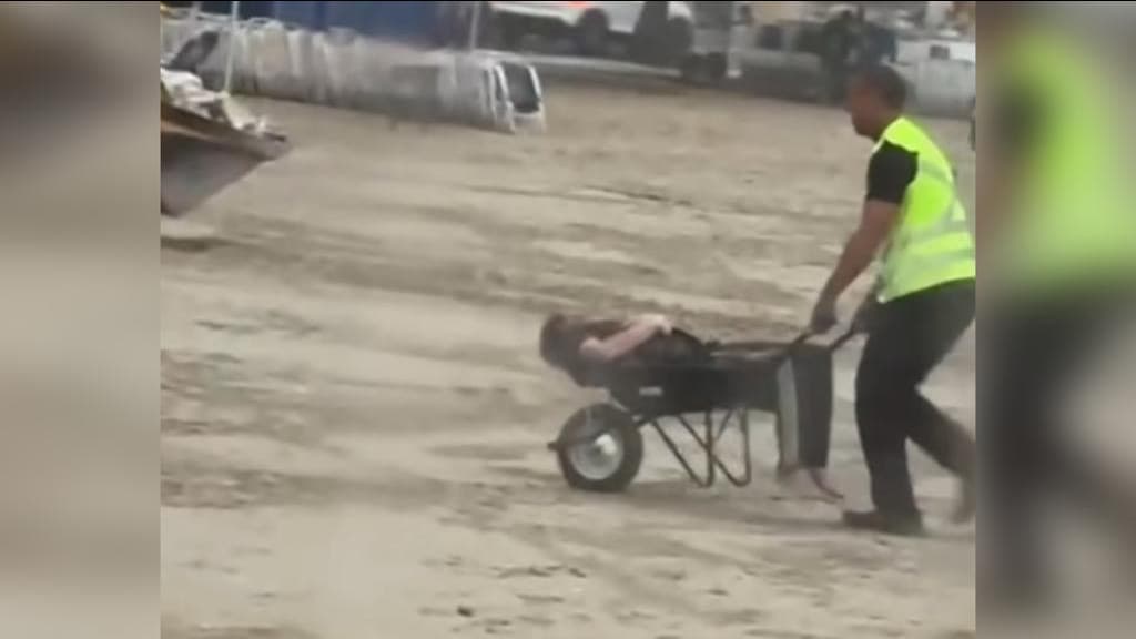 Homem dorme na praia após Réveillon em Balneário Camboriú: “em berço esplêndido”