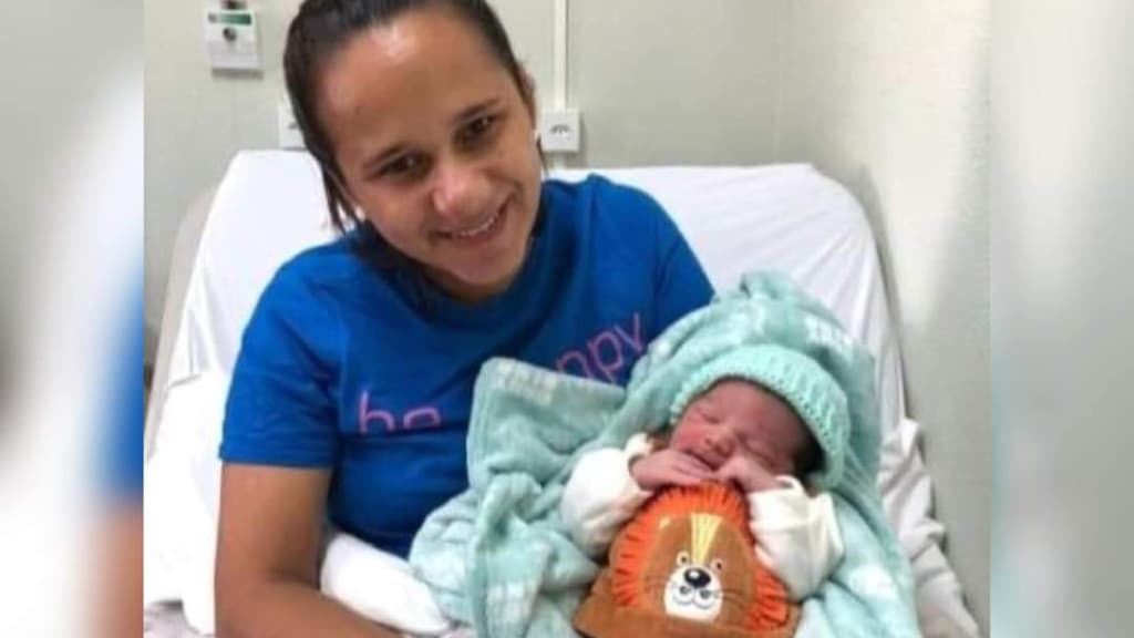 Hospital de Nova Trento inaugura nova sala de partos com nascimento de bebê