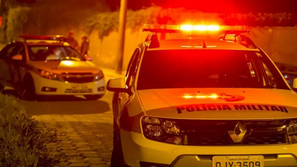 Homens invadem cerimônia de umbanda e desferem facadas em participantes