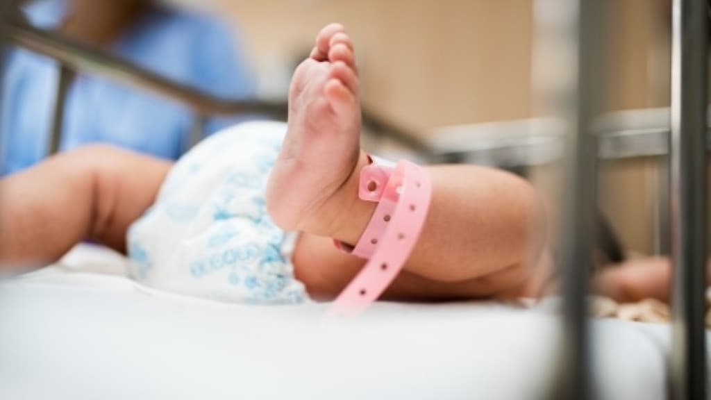 Pai morre após descobrir que criou “filha” trocada na maternidade há 42 anos