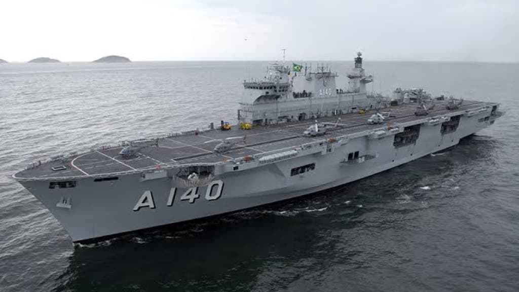 Maior navio de guerra da América Latina auxiliará vítimas de enchentes no RS