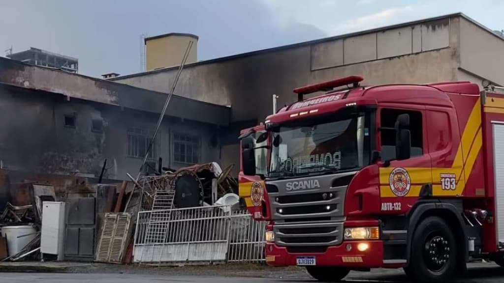 Incêndio supostamente criminoso destrói estabelecimentos em Itapema