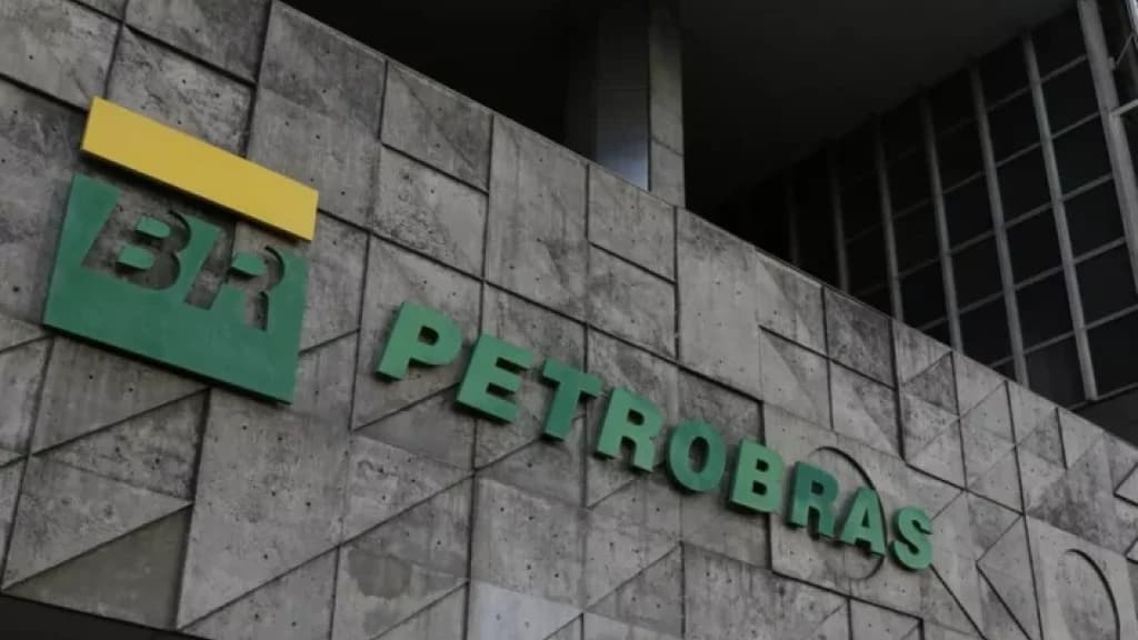 Petrobrás anuncia gerente executivo demitido por corrupção como interino