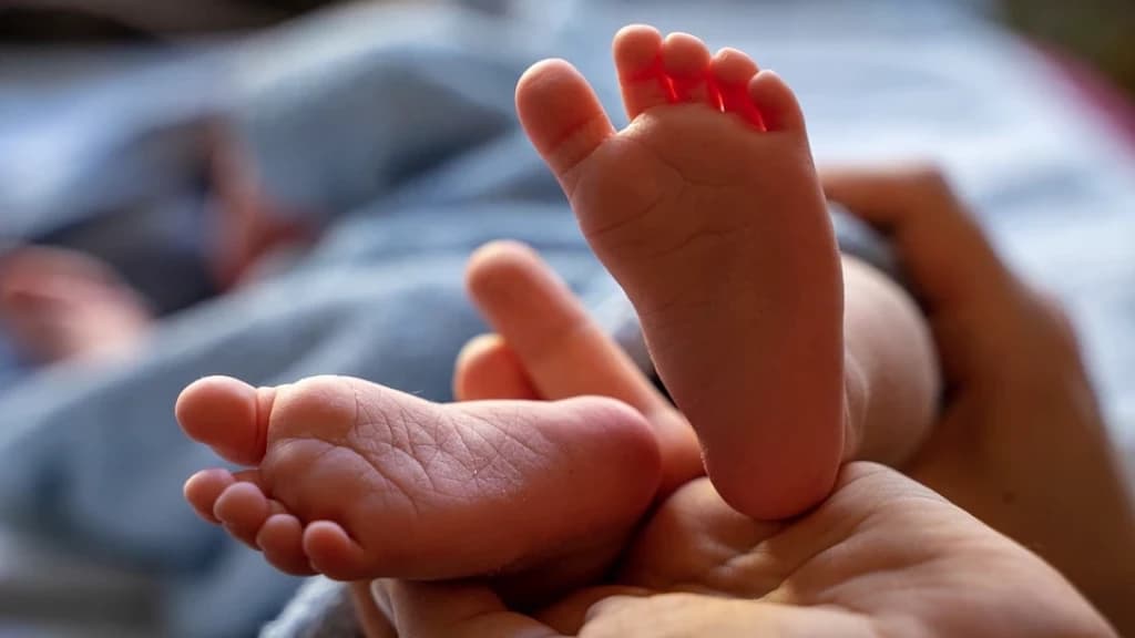 Caso de estupro é investigado após adolescente de 13 anos dar à luz em hospital de SC