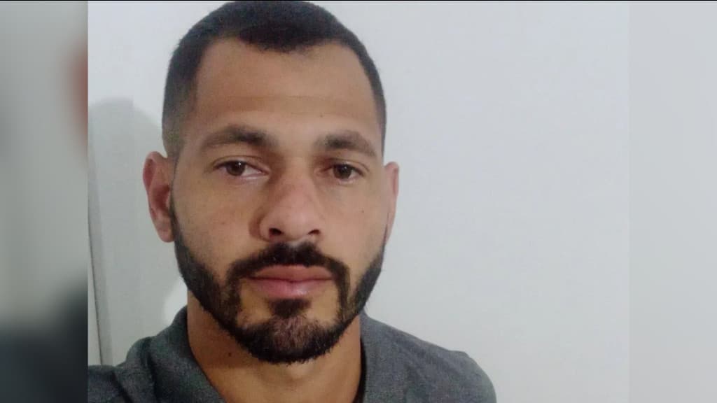 Casa pega fogo e homem morre carbonizado