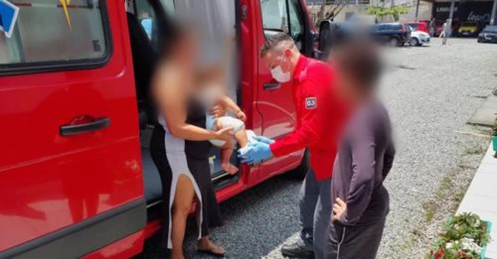 “Pai” esfaqueia o próprio filho e a mãe do menino, em Santa Catarina