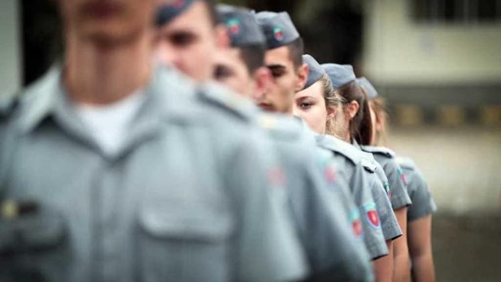 Escândalo em Colégio Militar de SC: policial é indiciado por relacionamento com aluna