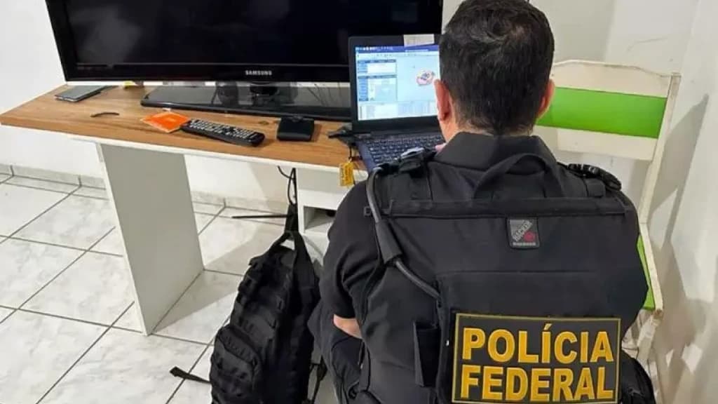 Suspeito de produzir e distribuir pornografia infantil em SC é alvo da PF