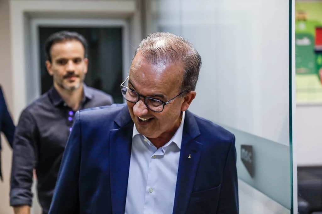 Governador de SC não aparece em evento e deixa políticos a ver navios