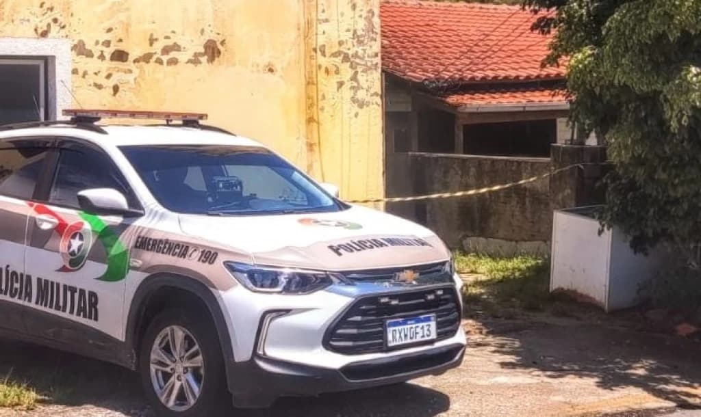 Corpo é encontrado em Porto Belo após vizinhos sentirem mau cheiro