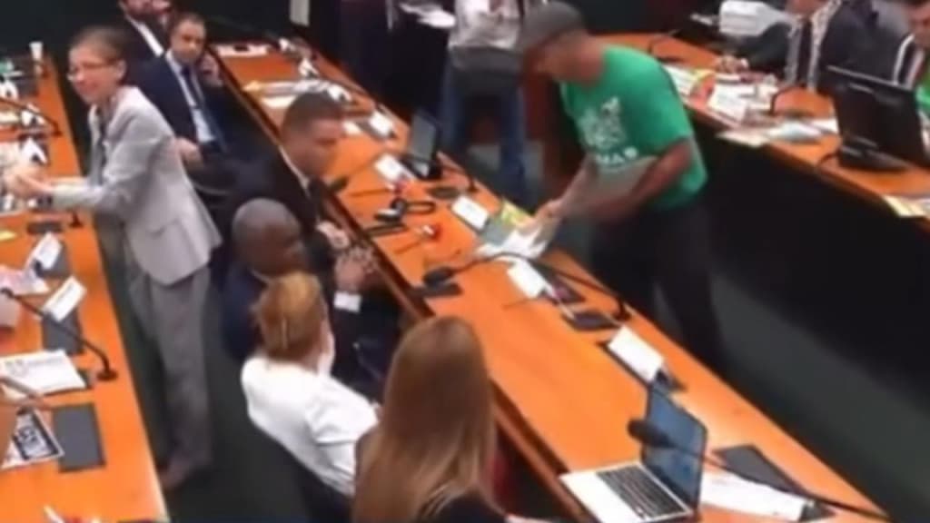 Panfletos do Hamas são distribuídos no Congresso: “judeus não estão seguros”