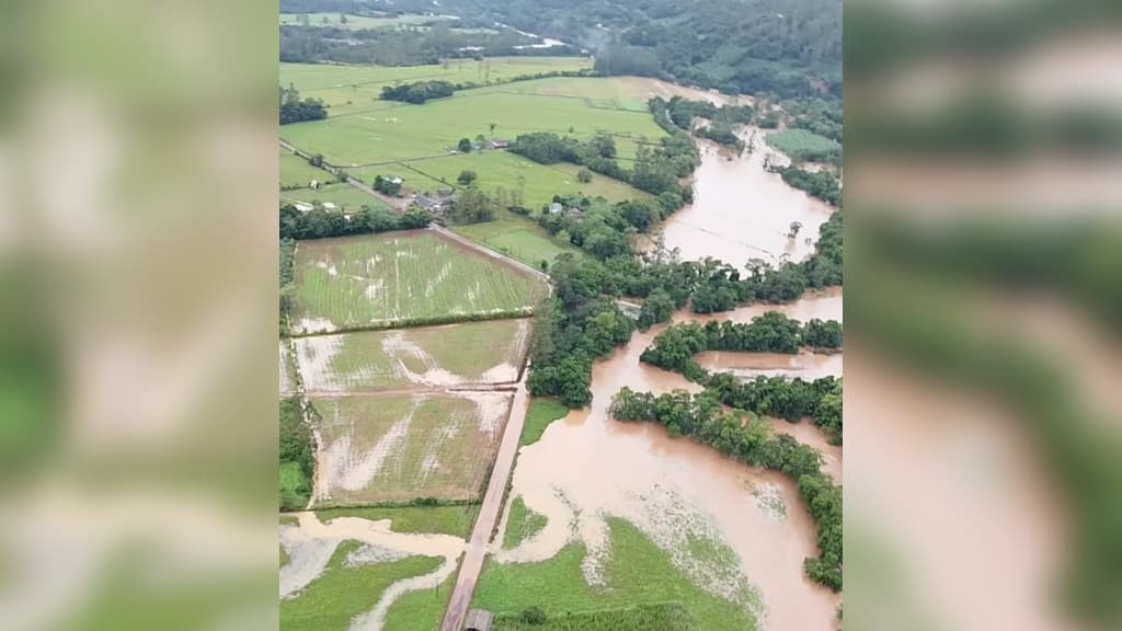 Chuvas intensas deixam desabrigados enquanto frente fria avança em SC