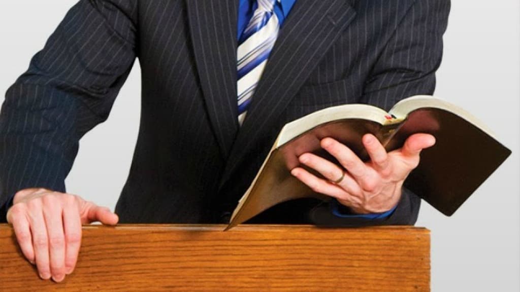 Homem pede para pregar “a palavra de Deus” e atira contra duas pessoas