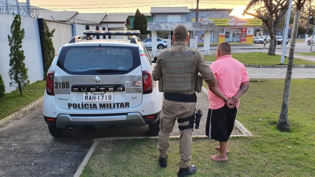 TIJUCAS: Assalto na Joaia termina com bandido preso pela PM
