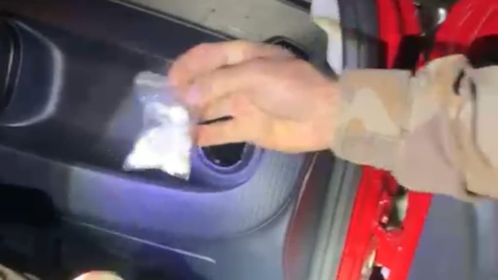 Dupla suspeita de vender drogas por tele-entrega é presa em Itapema