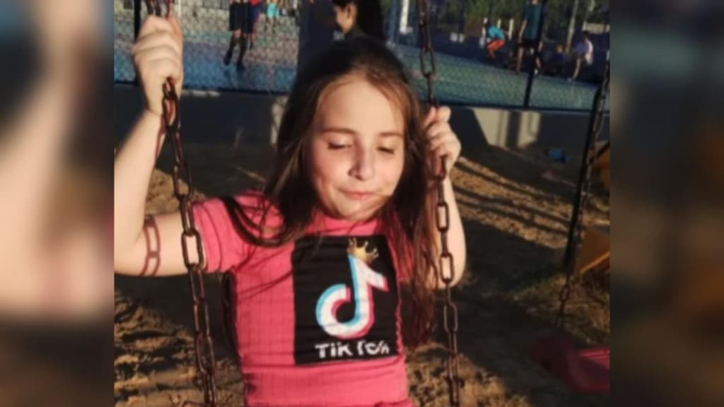 Menina de 8 anos é atropelada por moto na frente de escola, em São Francisco do Sul