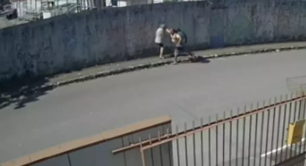 Idosa desmaia após levar soco no rosto enquanto caminhava em SC